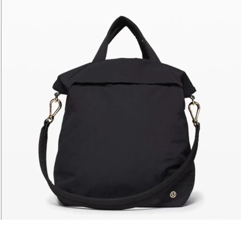 Lululemon on my level bag